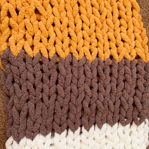Chunky knit blanket - Picture 3 of 4